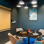 Ξενοδοχείο Moxy Berlin Airport 3*