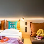Ξενοδοχείο Moxy Berlin Airport 3*