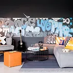 Moxy Berlin Airport Hotell 3*
