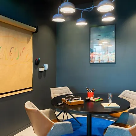 Hotel Moxy Berlin Airport 3*