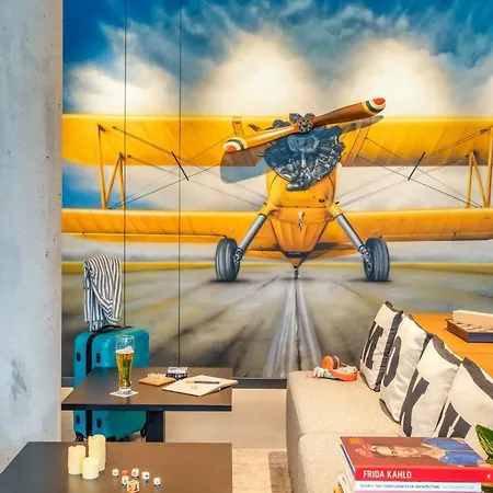 Moxy Berlin Airport 3*