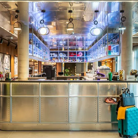 Hotel Moxy Berlin Airport 3*