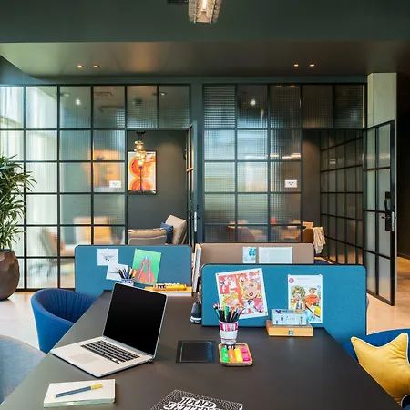 Moxy Berlin Airport Hotel 3*