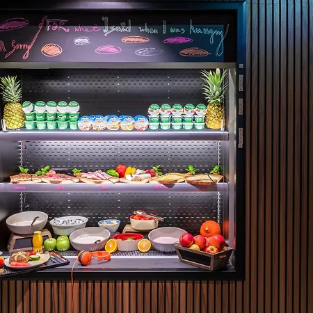 Moxy Berlin Airport 3*