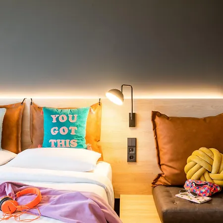 Hotel Moxy Berlin Airport 3*