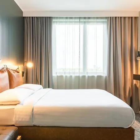 Hotel Moxy Berlin Airport 3*