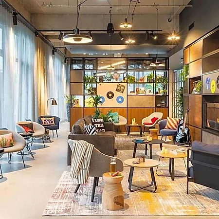 Moxy Berlin Airport 3*