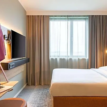 Hotel Moxy Berlin Airport 3*