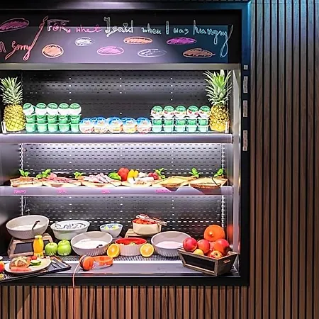 Moxy Berlin Airport Hotel 3*