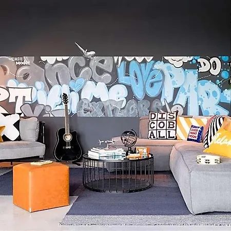 Moxy Berlin Airport Hotel 3*
