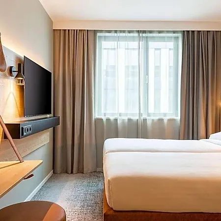 Moxy Berlin Airport 3*