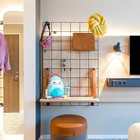 Moxy Berlin Airport 3*