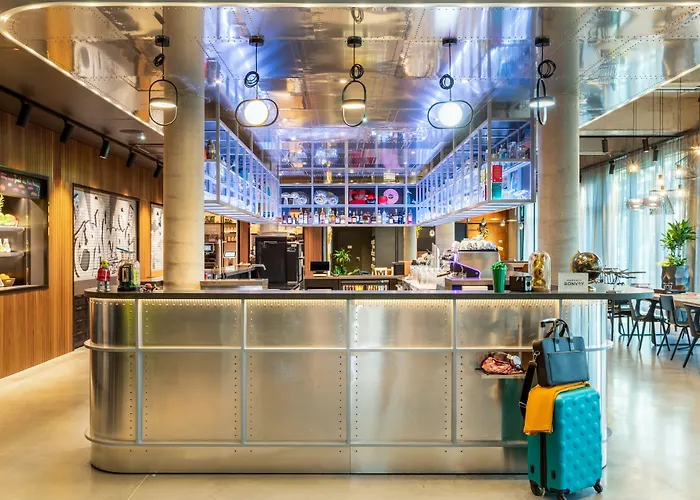 호텔 Moxy Berlin Airport 3*