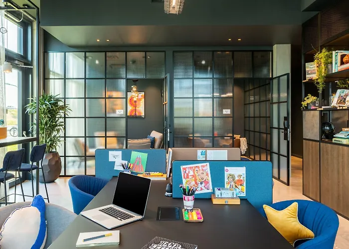 Moxy Berlin Airport 호텔 3*