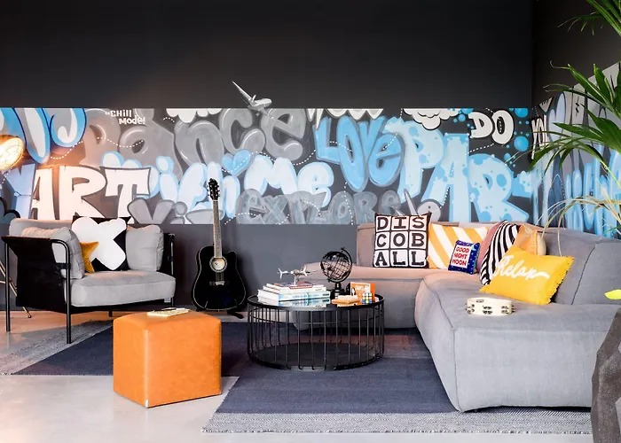 Moxy Berlin Airport 호텔 3*