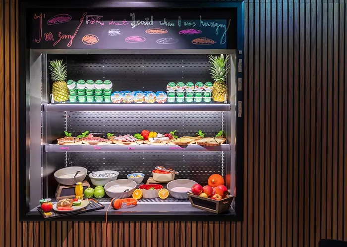 Moxy Berlin Airport 3*