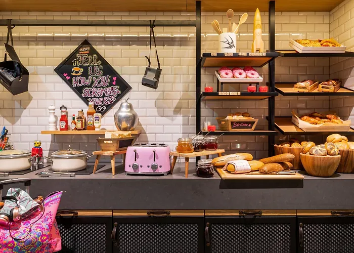 호텔 Moxy Berlin Airport 3*