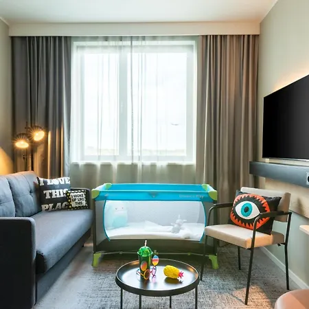 Hotel Moxy Berlin Airport 3*